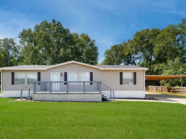 447 Windy Ln, Longview, TX 75602
