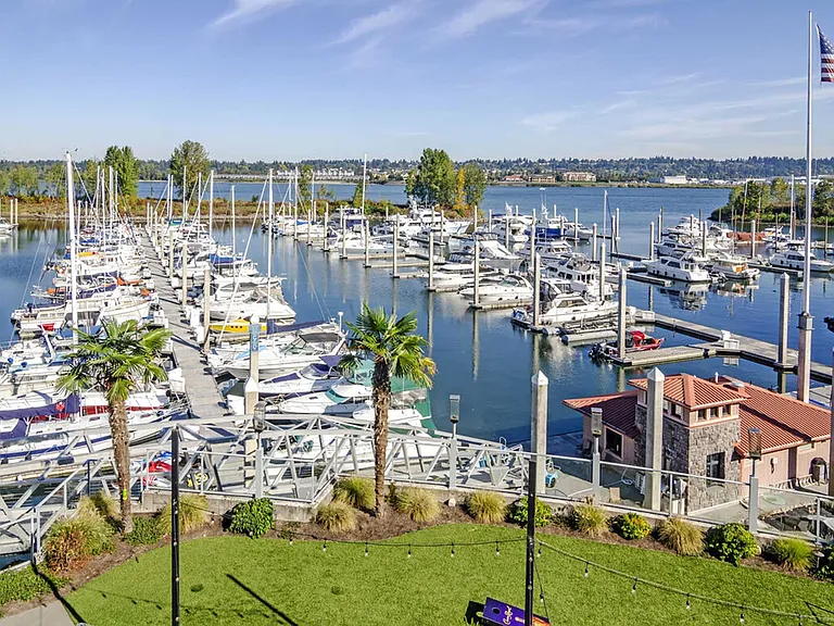 Yacht Harbor Club — Photo 15