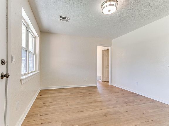4th image of 4744 SE 22nd St
