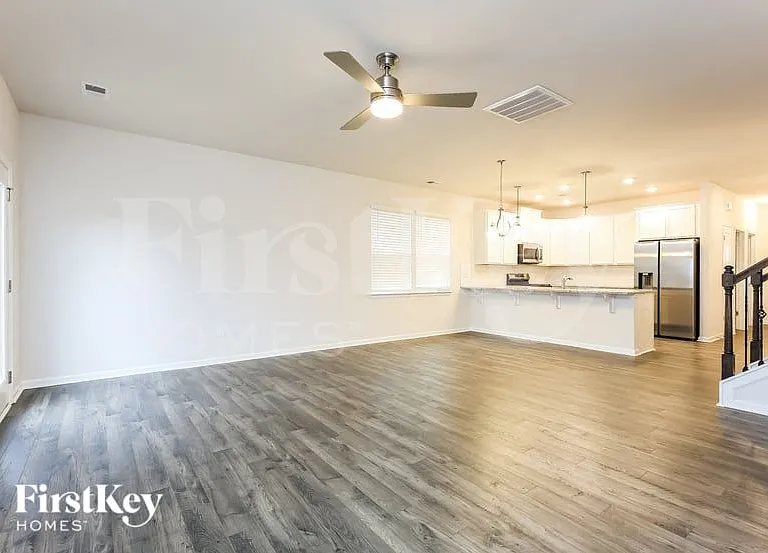 410 Stonefence Dr — Photo 4
