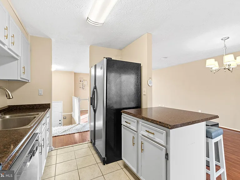 8469 Rippled Creek Ct — Photo 12