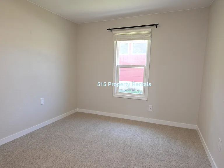 516 W Summit St — Photo 12