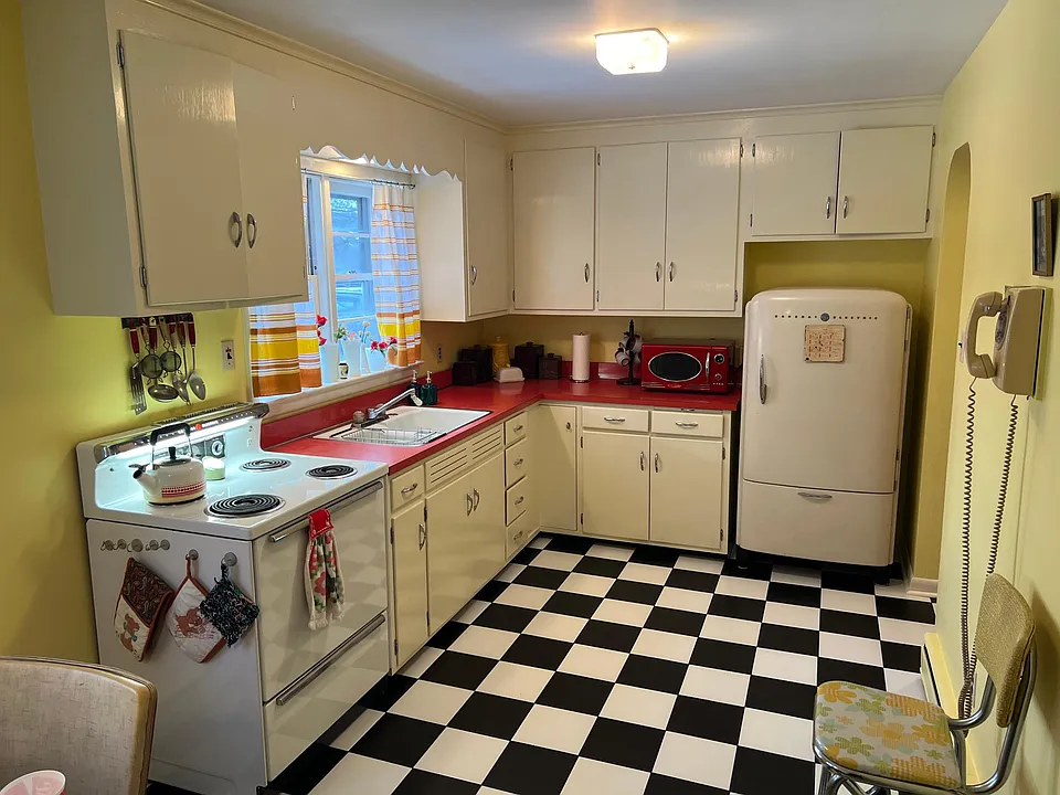 441 Hostetter Dr