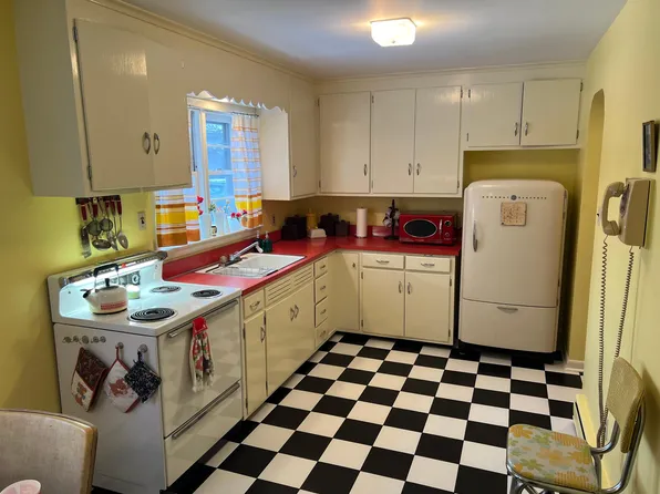 441 Hostetter Dr, Millersville, PA 17551