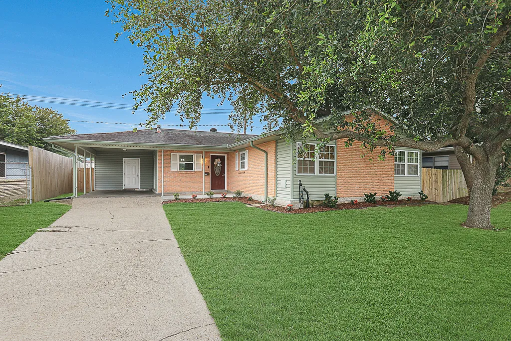 3 bed, 1321 sqft, $2,200 — Photo 1