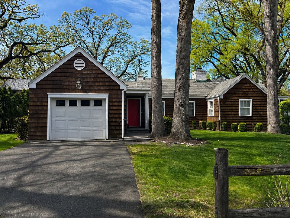 Quaint coastal ranch in sought-after Shore Acres.