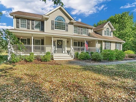 4th image of 7 Kimberly Dr