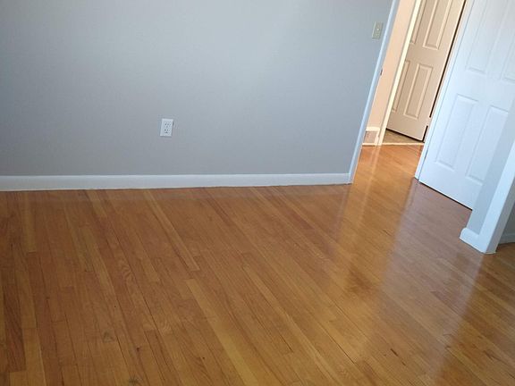 5th image of 223 Fairfield St #2R
