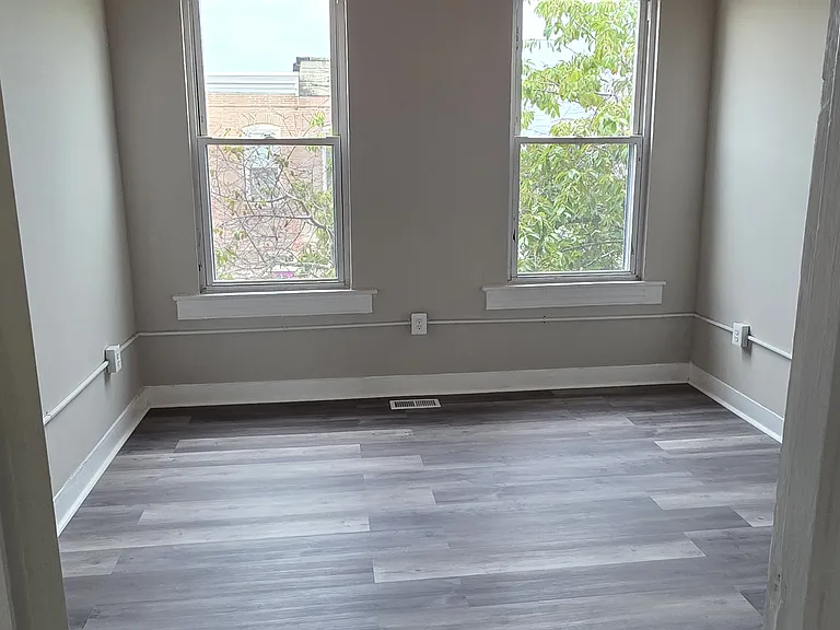 151 N Streeper St — Photo 6