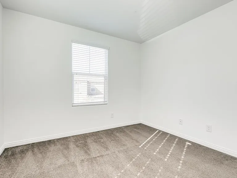 4496 Pencester St — Photo 16