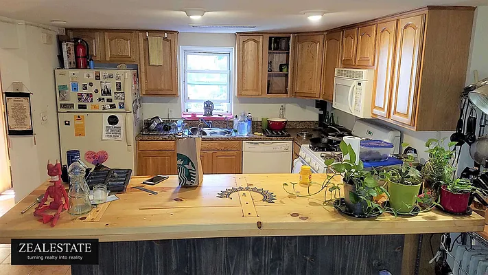 Rented by ZealEstate Group Inc | media 37