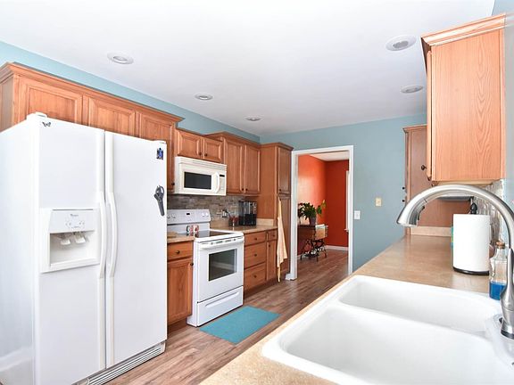 5th image of 109 Amburgy Cir