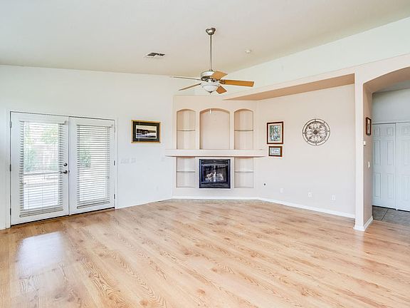2nd image of 1216 N Lantana Pl