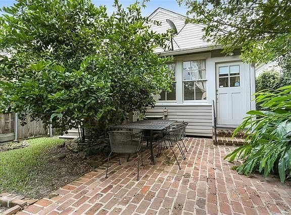 2nd image of 1014 Arabella St
