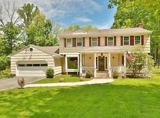 3 Suzanne Ln, Pleasantville, NY 10570