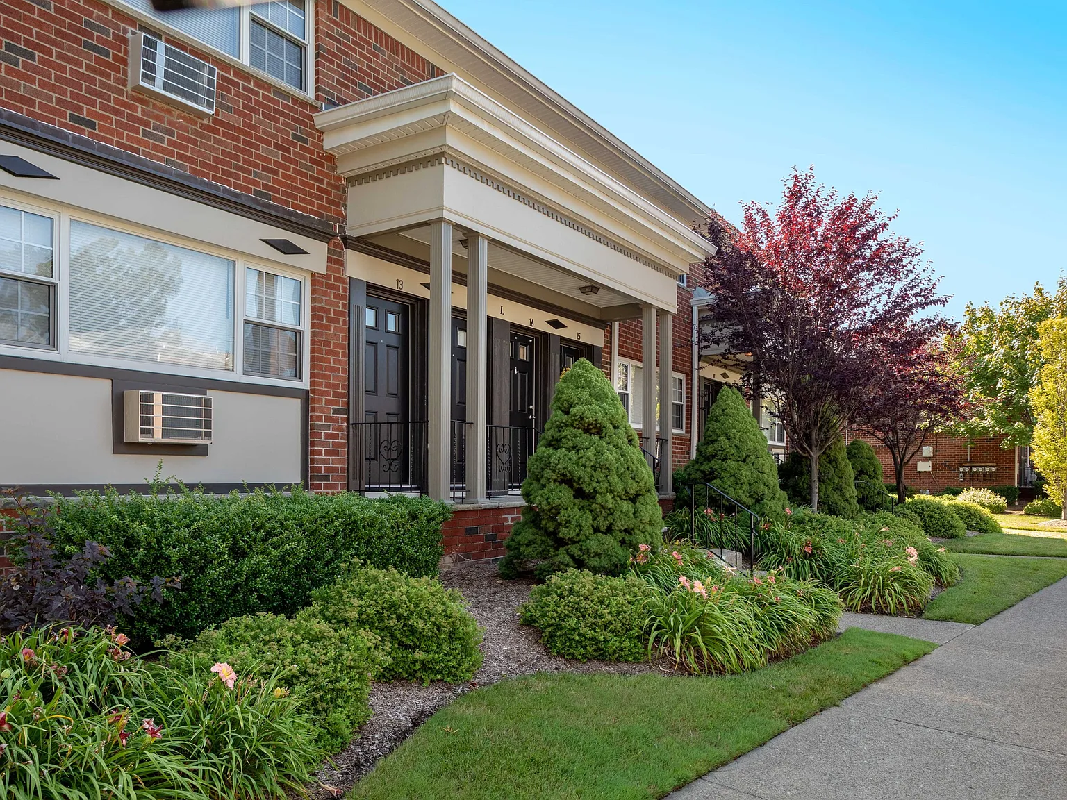 Saddle Brook Apartments — Photo 2