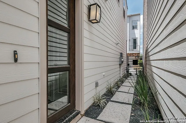 3839 Harry Wurzbach Rd #22 — Photo 18