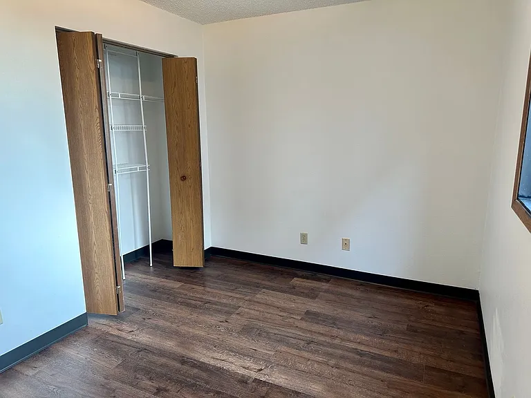2 Bedroom 1 Bathroom Apartments — Photo 12