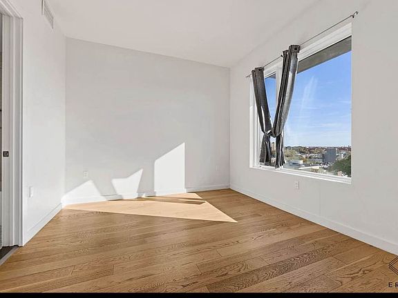 4th image of 698 Empire Blvd #322