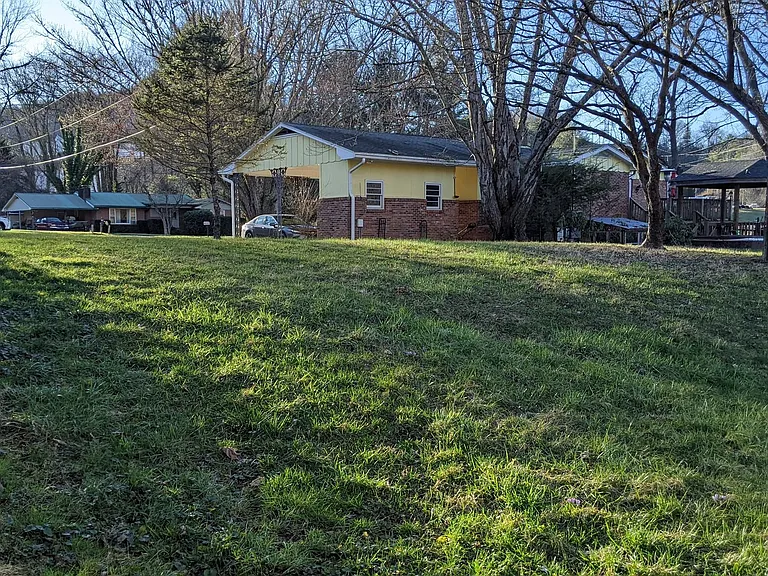 61 S Country Club Dr #A — Photo 9