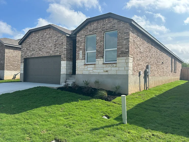 2272 Monument Hl — Photo 1