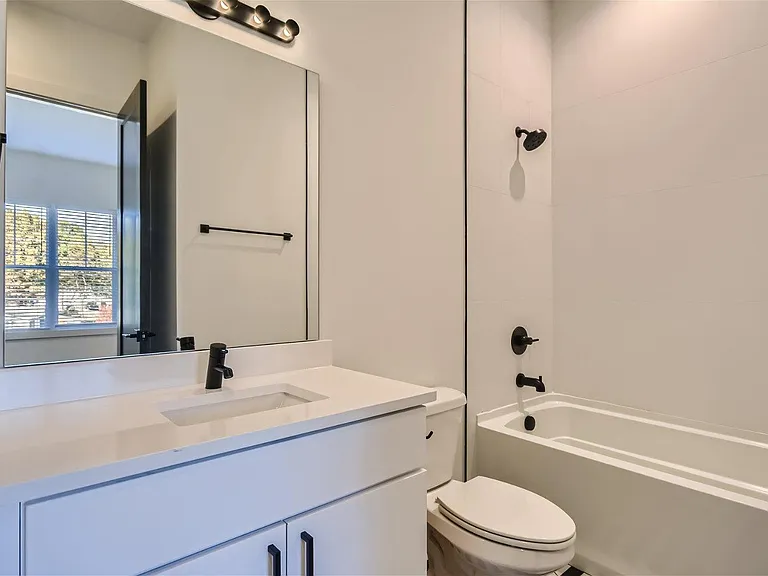 401 Serenity Ln — Photo 24
