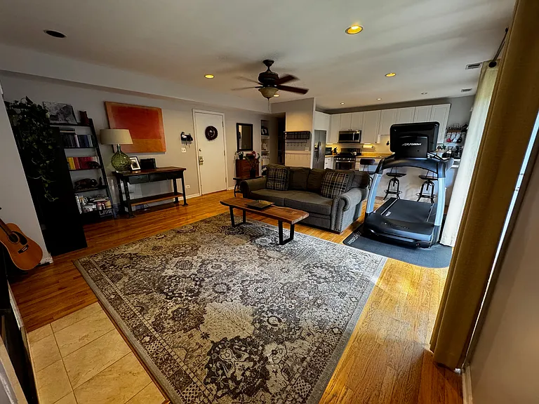 1050 W Dakin St — Photo 11