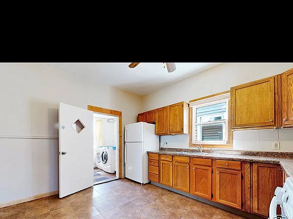 4th image of 3709 N Troy St Floor 3