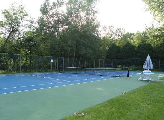 4th image of 1875 Black Oaks Ln N