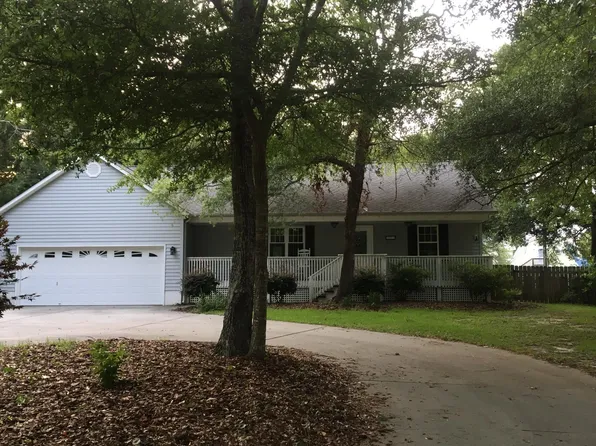 200 Neptune Ct, Cape Carteret, NC 28584