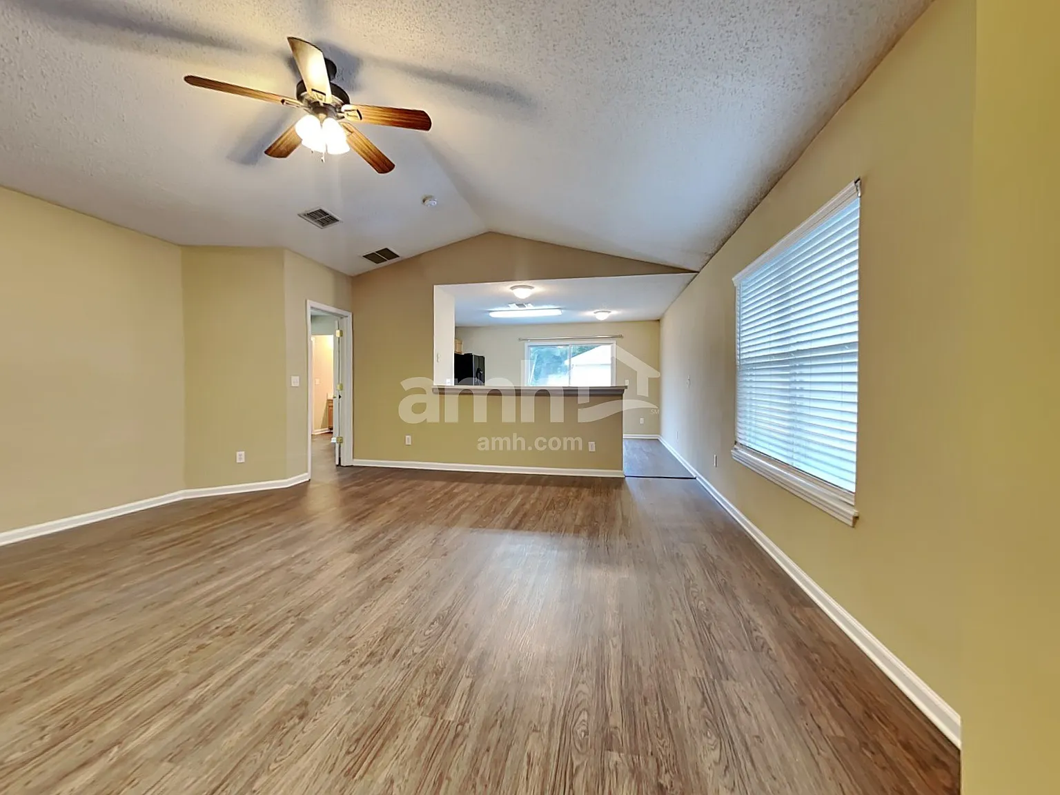 3 bed, 2.0 bath, 1213 sqft, $1,865 — Photo 3