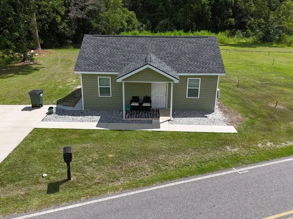 403 Auburn Rd, Glennville, GA 30427
