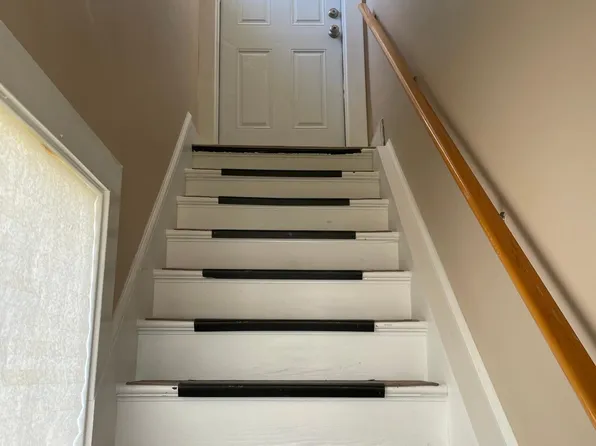 63 Oak St Floor 2, Westerly, RI 02891