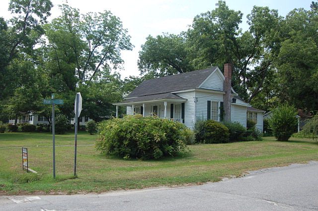 2nd image of 1104 Dibble St
