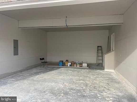 5th image of 118 Meadow Way