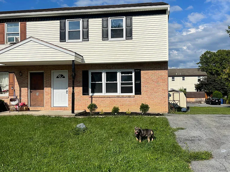 570 Elm St — Photo 1