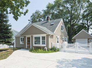 18 Peacock Ln, Levittown, NY