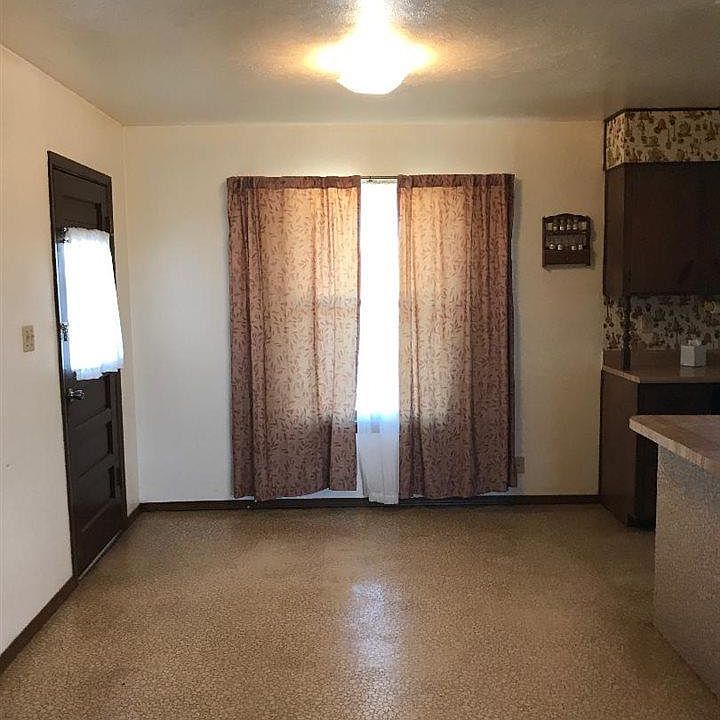 2nd image of 701 Sierra Vista Dr