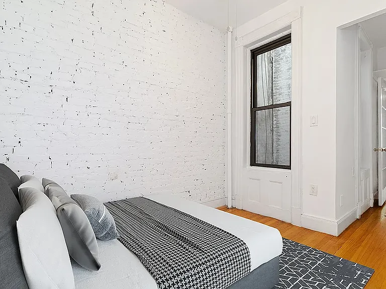 351 E 18th St #A — Photo 3