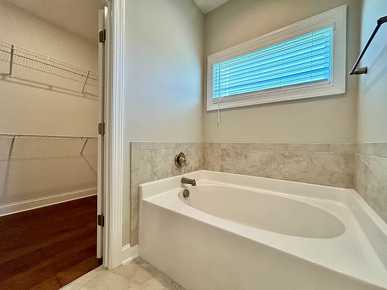 60 Kingsly Dr — Photo 21