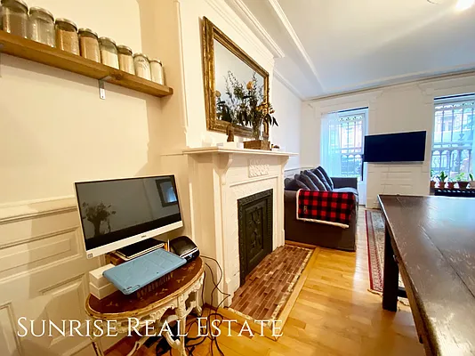 Rented by Sunrise Real Estate | media 8