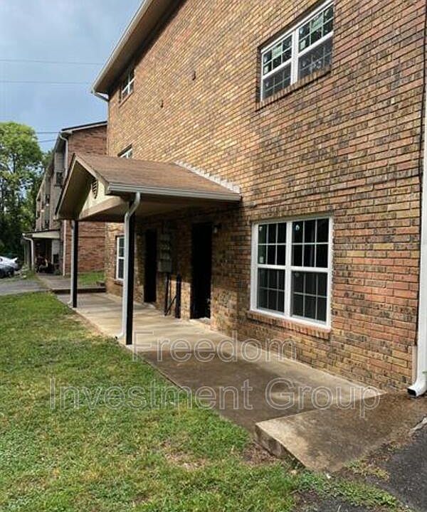 1st image of 808 Burwind Ct #6