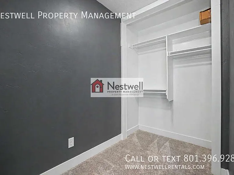 35 E Water Ln — Photo 18
