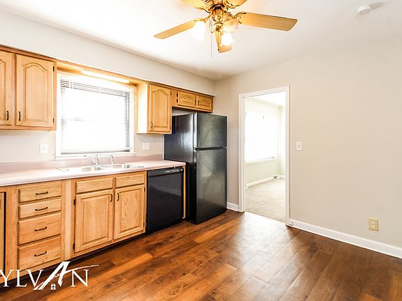 4th image of 812 Parliament St