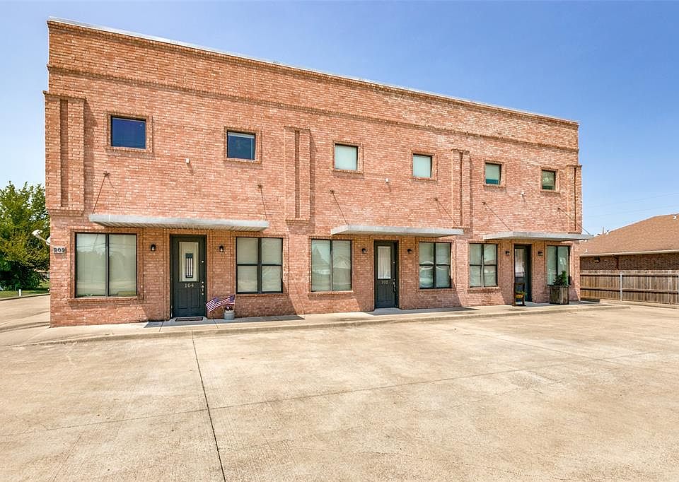 1st image of 202 W Jefferson St #102