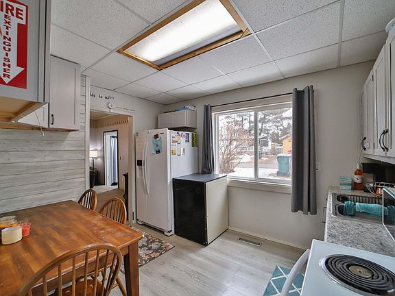 3rd image of 3845 Carlson Ave