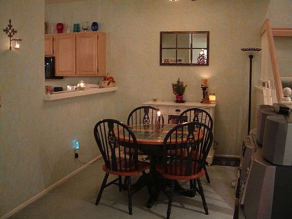 Dining Room: designer paint thru-out