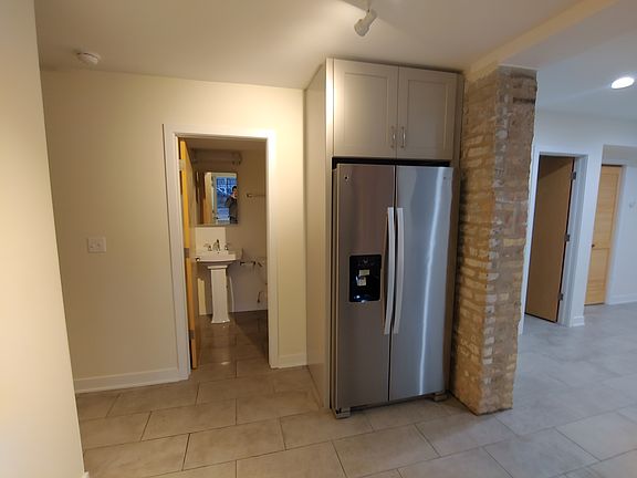 3rd image of 2006 S Washtenaw Ave #1C