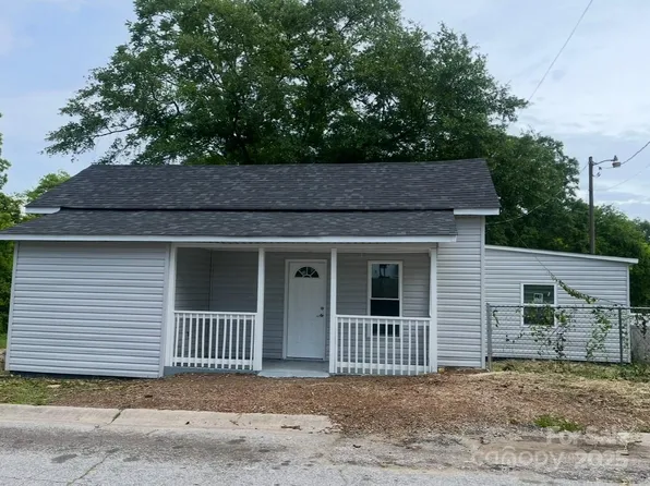 39 E White St, Chester, SC 29706