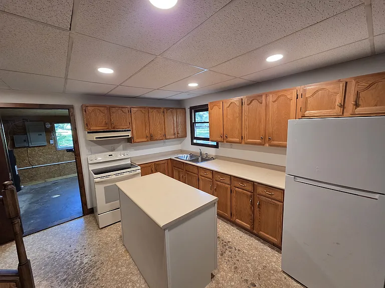 110 Chapel Rd — Photo 5